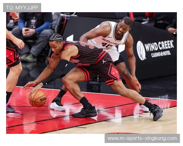 马刺末节连续上篮完成惊险翻盘