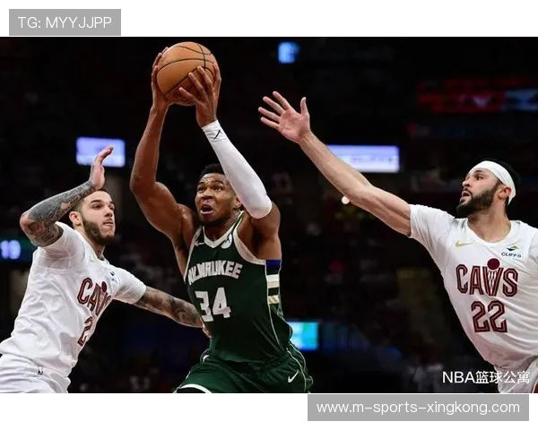 字母哥篮板二次攻击,雄鹿攻守转换稳定 字母哥篮板二次攻击,雄鹿攻守转换稳定