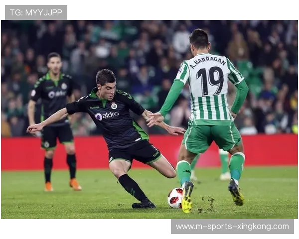 贝蒂斯前场持续压迫不让对手喘息,足球场上的致命武器 贝蒂斯前场持续压迫不让对手喘息,足球场上的致命武器