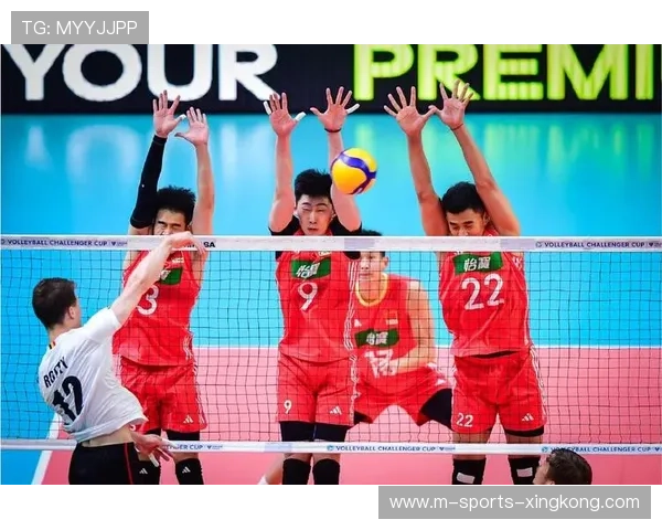 上海男排双人拦网形成有效封堵：以默契与科学铸就防线新高度